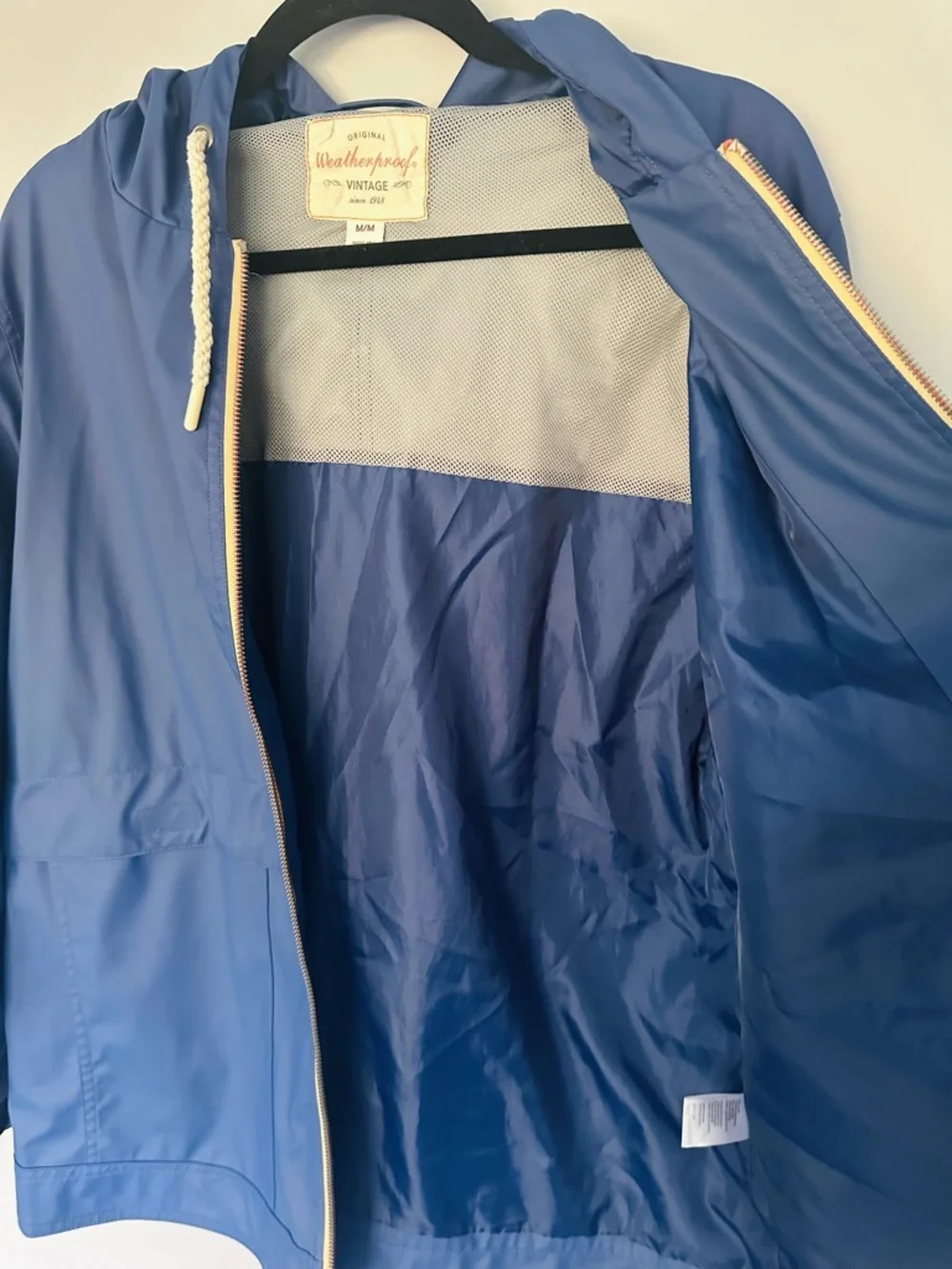 Weatherproof lightweight hooded